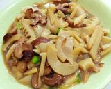 Foto langkah ke 5 dari resep Rebung tumis Jamur.