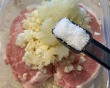Hình bước làm 2 của món Tonteki Nhochanmama’s recipe (Japanese pork steak)