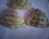 A picture of step 2 of Paneer stuffed semolina samosa.