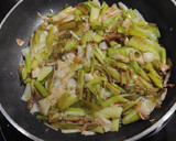 Foto del paso 2 de la receta: Tortilla de ajos tiernos