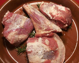 Foto del paso 9 de la receta: Paletilla de cordero al horno, con ajos y romero fresco