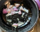 A picture of step 1 of Winter Herbal Chicken Spinach Soup.
