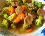 Foto langkah ke 5 dari resep Tumis bakso brokoli saus tiram.