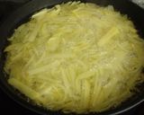 Foto del paso 3 de la receta Nidos de patatas fritas y mejillones en salsa