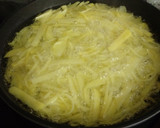 Foto del paso 3 de la receta: Nidos de patatas fritas y mejillones en salsa