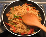 Foto del paso 2 de la receta: Tallarines orientales