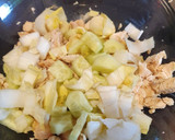 Foto del paso 1 de la receta: Ensalada distinta con sobras de pollo asado y aliño cremoso
