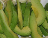 Foto del paso 2 de la receta: Ensalada de aguacate y palmitos