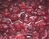 Foto del paso 1 de la receta: Mermelada de frambuesas y arándanos rojos