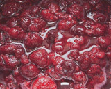 Foto del paso 1 de la receta: Mermelada de frambuesas y arándanos rojos