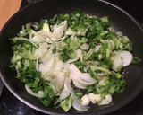 Foto del paso 1 de la receta: Tortilla de cebolla de verdeo