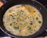 Foto del paso 5 de la receta: Tortilla de cebolla de verdeo