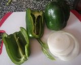 Foto del paso 1 de la receta: Pimientos con cebolla salteados