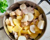Foto del passaggio 1 della ricetta Vellutata di funghi champignon
