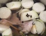 รูปขั้นตอนการทำที่ 1 ของ ก๋วยเตี๋ยวต้มยำ ลูกชิ้นปลา