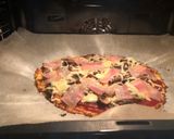 Foto del paso 9 de la receta: Pizza de masa de coliflor con bacon y champiñones