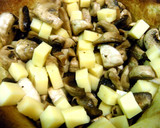 Foto del paso 5 de la receta: Quiche de champiñones con base de patata trufada