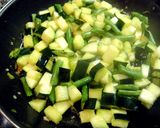 Foto del paso 3 de la receta: Salteado de arroz integral con calabacín, judías verdes y jamón ibérico
