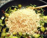 Foto del paso 5 de la receta: Salteado de arroz integral con calabacín, judías verdes y jamón ibérico