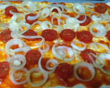 Foto del paso 5 de la receta: Pizza de cebolla y gulas