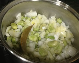 Foto del paso 3 de la receta: Habas rehogadas con cebolla
