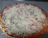 Foto del paso 7 de la receta: Pizza cuatro gustos