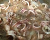 Foto del paso 2 de la receta: Calamares de playa encebollados