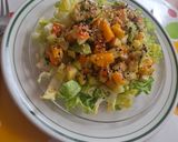 Foto del paso 8 de la receta: Ensalada de surimi con aguacate y mango