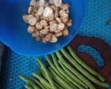 Foto langkah ke 1 dari resep Jamur kancing buncis bumbu kecap.