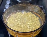 A picture of step 2 of Lotus Seed and Dried Longan Sweet Soup (Chè Hạt Sen Nhãn Nhục).