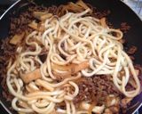 A picture of step 4 of *Easy Sweet and Savory Sukiyaki-Style Udon with Ground Meat*.