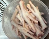 Hình bước làm 1 của món Chân Gà Sả Tắc