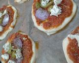 صورة لخطوة 5 من وصفة ميني بيتزا 🍕🤩