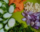 Foto langkah ke 1 dari resep Sop Oyong (Loncom).