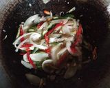 Foto langkah ke 4 dari resep Oseng tempe usus teri-yaki #WeekendChallenge.