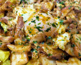Foto del paso 6 de la receta: Patatas con pota y huevo en tomate