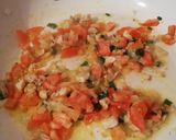 Tükörtojás paradicsomos zöldségágyon recept fázis 3 fotója