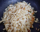 முட்டை கொத்து சப்பாத்தி(muttai kotthu chapati recipe in tamil) ரெசிபி ஸ்டேப் 2 புகைப்படம்