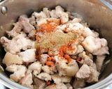 Csülökpörkölt főtt burgonyával recept fázis 3 fotója