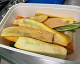 Une image de l'étape 7 de Poivrons bicolores et courgettes jaunes grillés aux épices.