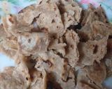 A picture of step 1 of Roti ke pakory ball.