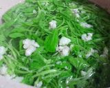 Hình bước làm 2 của món Canh cải con nấu thịt vai xay