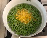 Foto del paso 2 de la receta: Ensalada colorida de legumbres y choclo
