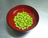 A picture of step 1 of ◆One More Side! Great for Lunchboxes◆ Edamame with Salted Kelp.