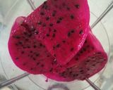 Foto langkah ke 1 dari resep Smoothie Buah Naga.