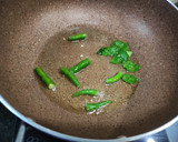 A picture of step 2 of Kanda poha.