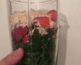 A picture of step 1 of Spinach & Strawberry Green Smoothie.