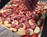 Foto del paso 3 de la receta: Pizza de hojaldre con calabacín y salchichas