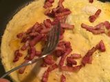 Tortilla francesa con bacon y queso en polvo