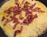 Foto del paso 7 de la receta: Tortilla francesa con bacon y queso en polvo